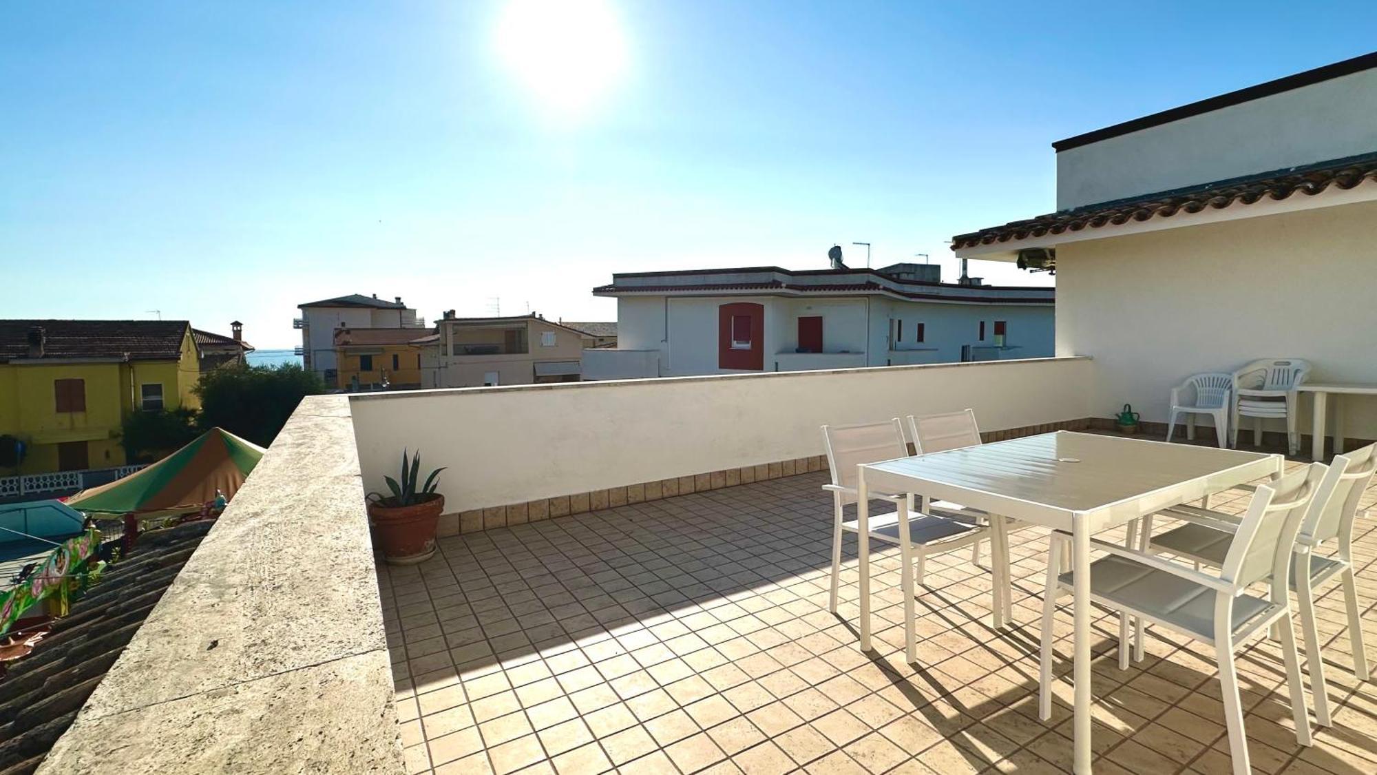 M379 - Marcelli, Trilocale Ristrutturato Con Terrazzo Vista Mare Kültér fotó