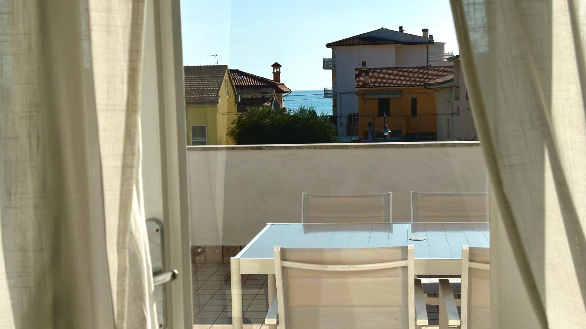 M379 - Marcelli, Trilocale Ristrutturato Con Terrazzo Vista Mare Kültér fotó